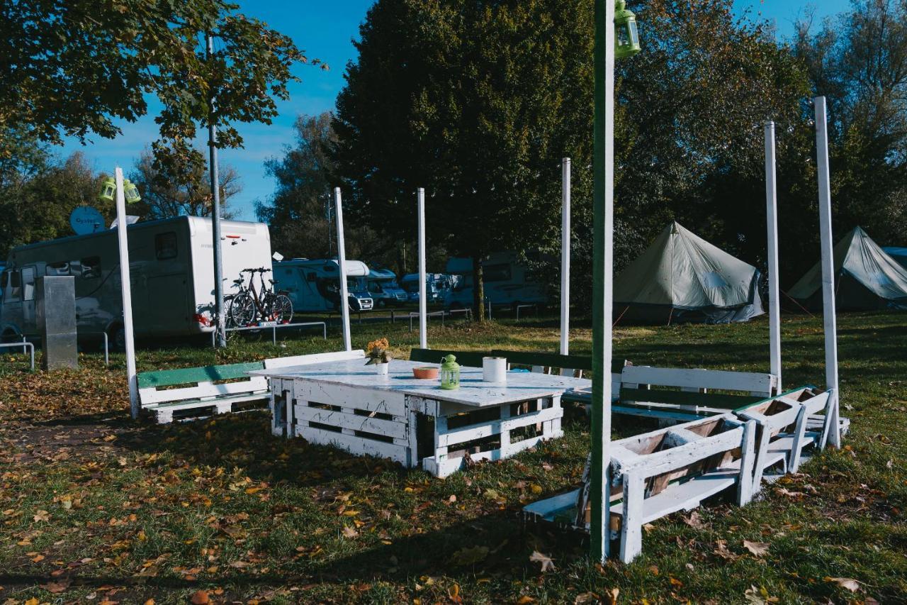 Отель Munich Oktoberfest Glamping Экстерьер фото
