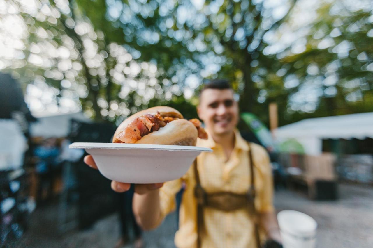 Отель Munich Oktoberfest Glamping Экстерьер фото