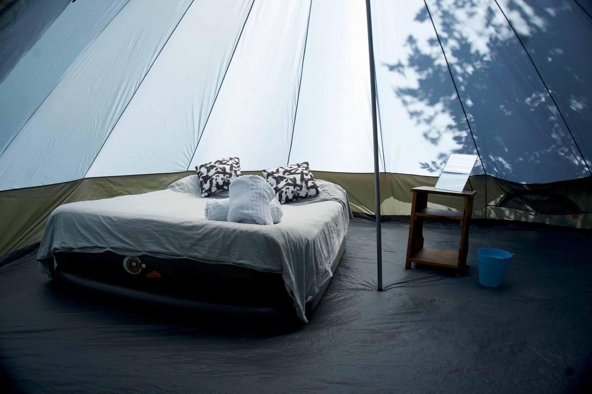 Отель Munich Oktoberfest Glamping Экстерьер фото