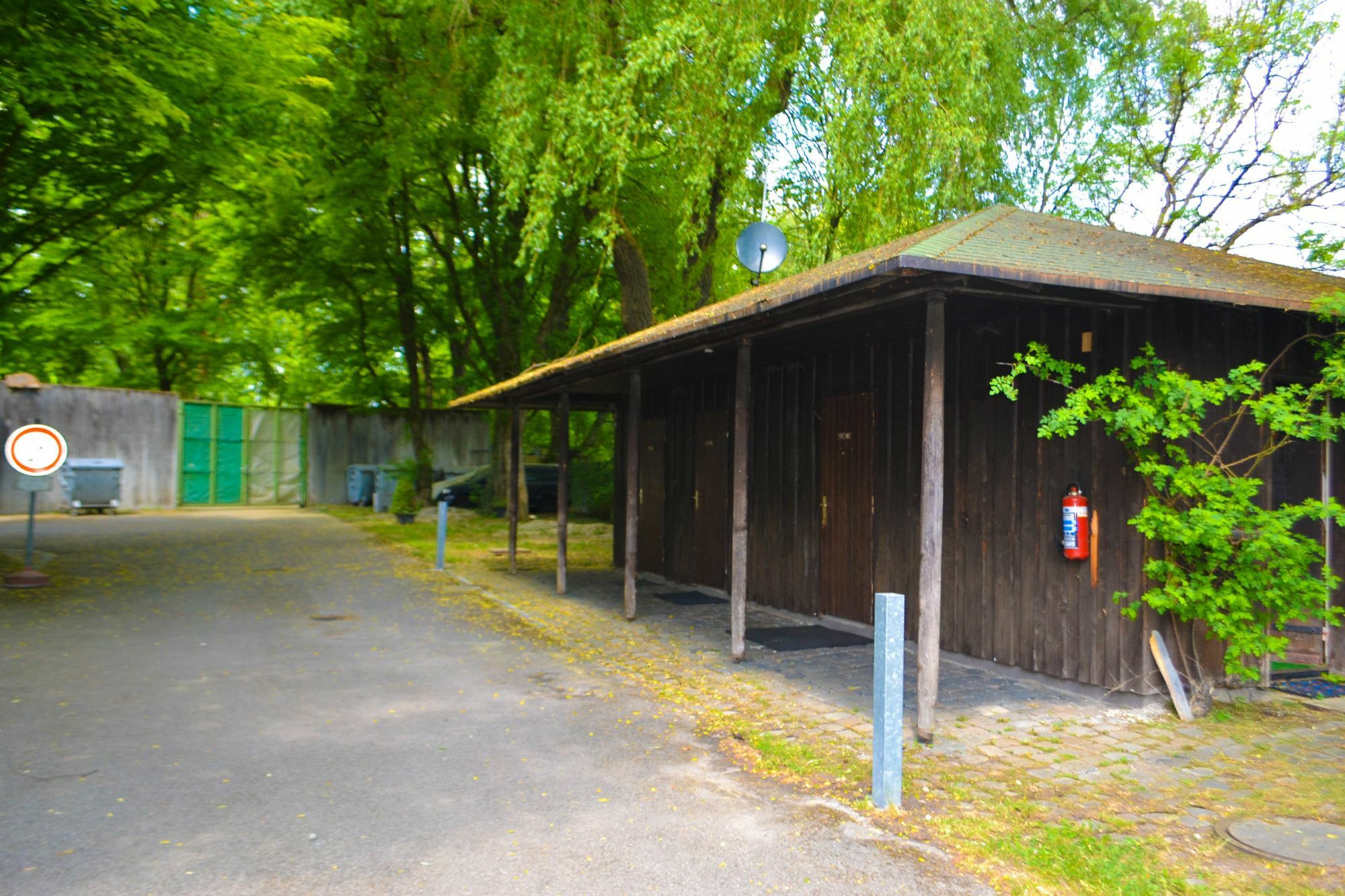 Отель Munich Oktoberfest Glamping Экстерьер фото